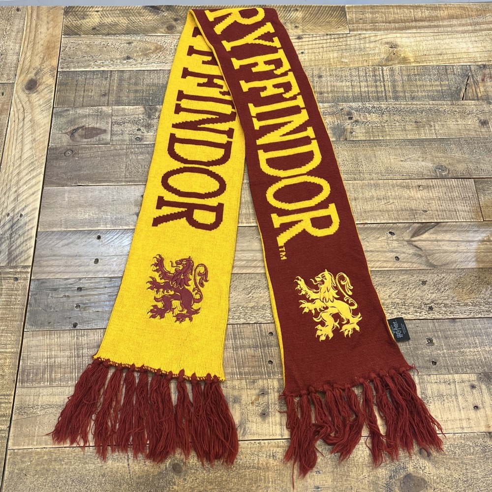 Universal Studios Wizarding World of Harry Potter Gryffindor Reversible Scarf